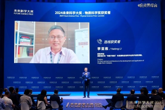 屏幕上有許多人 描述已自動生成